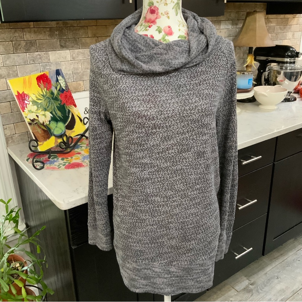 Ann Taylor Loft Long Sleeve Knit Sweater Cowl Neck
Black & Gray
Size Large